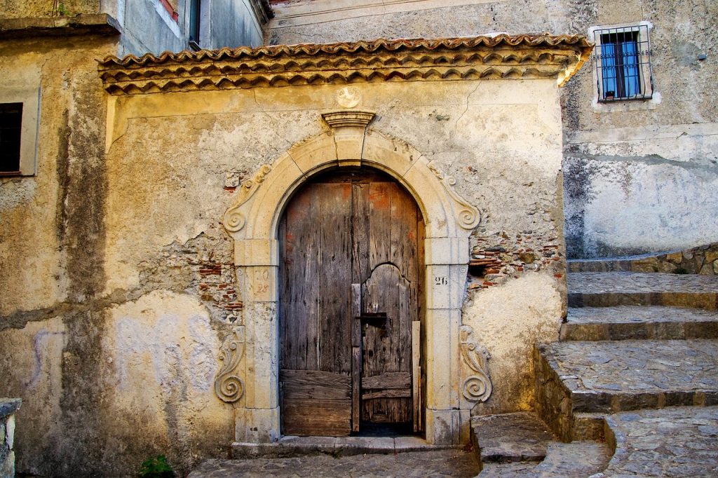 L'ouverture de porte par un serrurier : décryptage des étapes clés